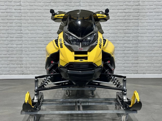 BRP SKI-DOO RENEGADE X-RS 900 TURBO ''R'' 180 H.P + REV GEN5 + 10714 KM + COULEUR RARE & A1  2025