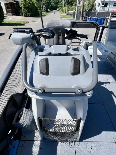 2023 BRP SEA-DOO SWITCH COMPACT 13' ROTAX 170 HP + IBR + VTS + GPS + TOIT + REMORQUE DLX + SEULEMENT 89 HR + RARE & CONDITION A1 