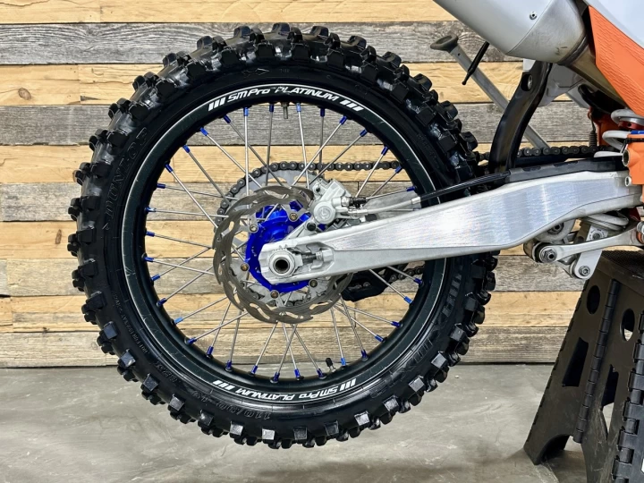 2022 KTM 350 XC-F EFI + 4 TEMPS + SEULEMENT 22 HR + BEAUCOUP D'OPTIONS $$$ INCLUSES + A1 