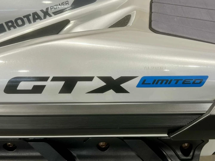 2021 BRP SEA-DOO GTX LIMITED 300 HP + IBR + VTS + IDF + AUDIO PREMIUM + SEULEMENT 35 HR + 3 PASSAGERS + CONDITION A1 