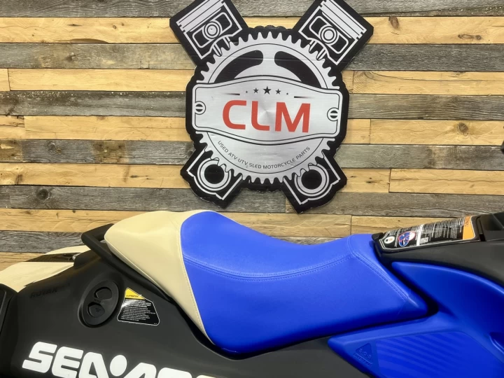 2025 BRP SEA-DOO SPARK TRIXX 1UP + IBR + VTS + MODE TRIXX + AUDIO + SEULEMENT 16 HR + RARE & A1 