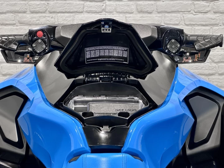 2019 BRP SEA-DOO RXT 230 HP + IBR + VTS + 3 PASSAGERS + 131 HR SEULEMENT + RARE & A1 