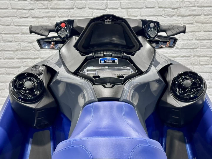 2026 BRP SEA-DOO GTX 230 H.P + IBR + VTS + IDF + ENSEMBLE TECHNOLOGIE + AUDIO + 3 PASSAGERS + 4 HR SEULEMENT + RARE & A1 