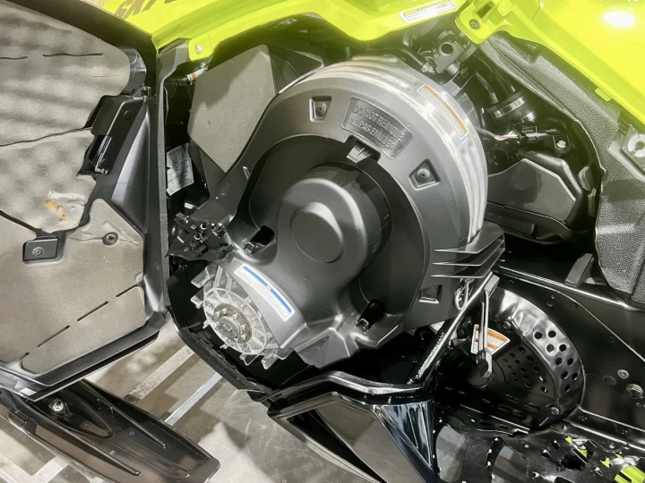 2018 BRP SKI-DOO RENEGADE X 1200 EFI 4-TEC 137'' ITC + 19763 KM + COULEUR RARE & CONDITION A1 