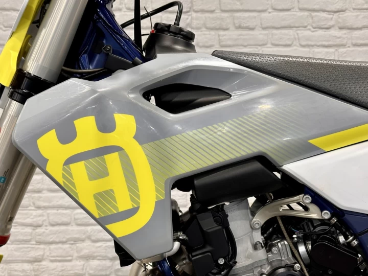 2024 HUSQVARNA TC 250 EFI + 2 TEMPS + MX - MOTOCROSS + SEULEMENT 9. 6 HR + RARE & A1 