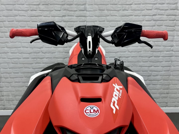 2024 BRP SEA-DOO SPARK TRIXX 3UP + IBR + VTS + SEULEMENT 31 HR + RARE & A1 