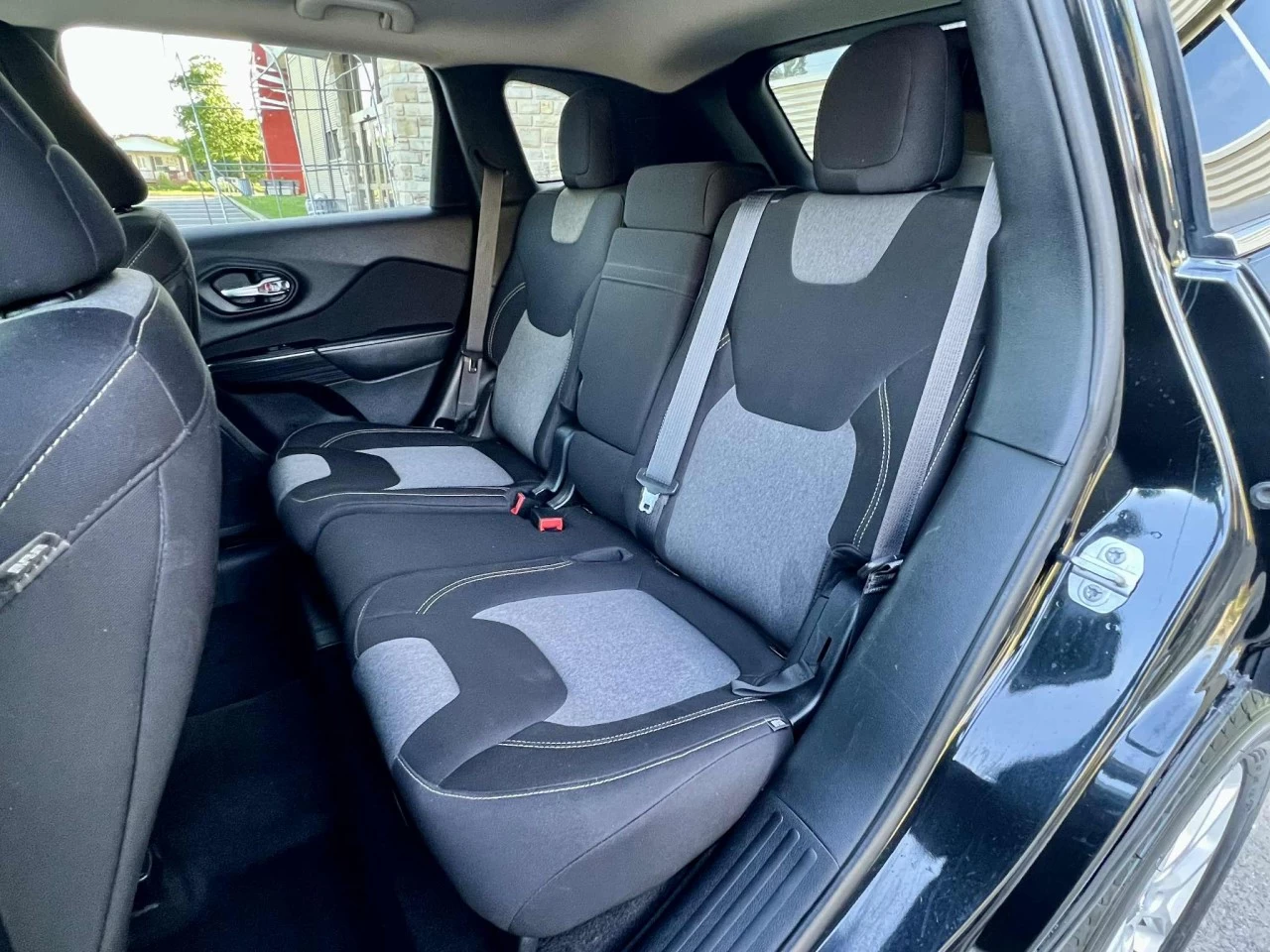 2014 JEEP CHEROKEE EDITION NORTH + V6 + 4X4 + 5 PASSAGERS + 196750 KM + PAS DE ROUILLE A1  Image principale