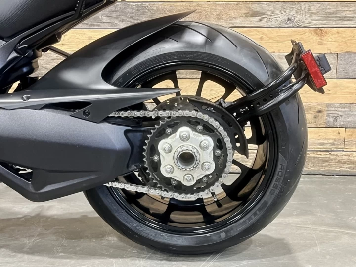 2017 DUCATI DIAVEL 1198 EFI + EDITION DARK + 42259  KM + PNEU 240 mm ARRIERE NEUF 0 KM + RARE & CONDITION A1 
