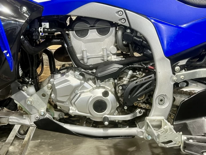 2021 YAMAHA YFZ 450 FI + 2WD + SEULEMENT 46 HR + RARE & CONDITION A1 