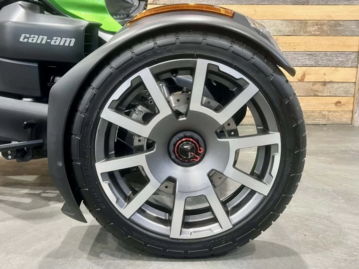 2019 BRP CAN-AM SPYDER / RYKER RALLY 900 ACE EFI + SEULEMENT 4995 KM + BEAUCOUP D'OPTIONS AJOUTER $$$ + CONDITION IMPECCABLE A1 