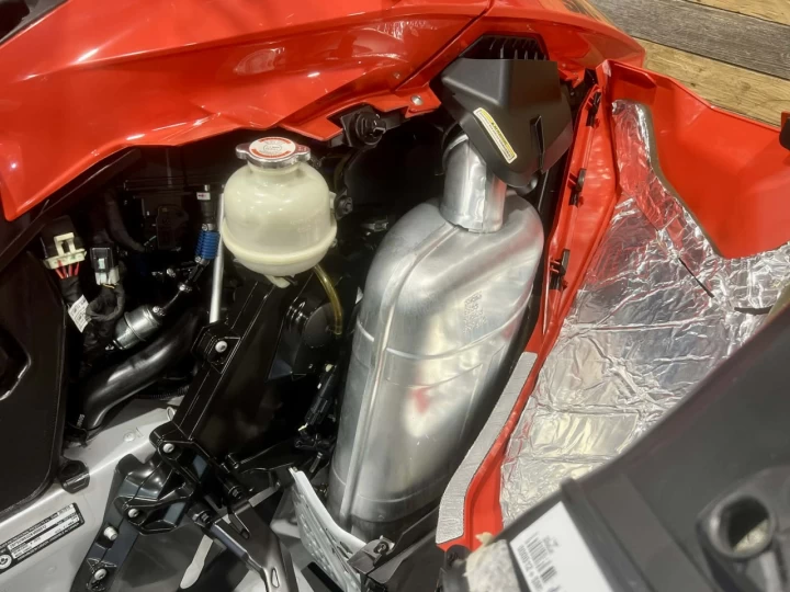 2019 BRP SKI-DOO RENEGADE X 850 E-TEC EFI 137'' + REV GEN4 + 15609 KM + COULEUR RARE & A1 