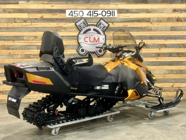 2018 BRP SKI-DOO GRAND TOURING S.E 1200 EFI 4-TEC 137'' + SUSPENSION A AIR + SEULEMENT 6935 KM + RARE & A1 