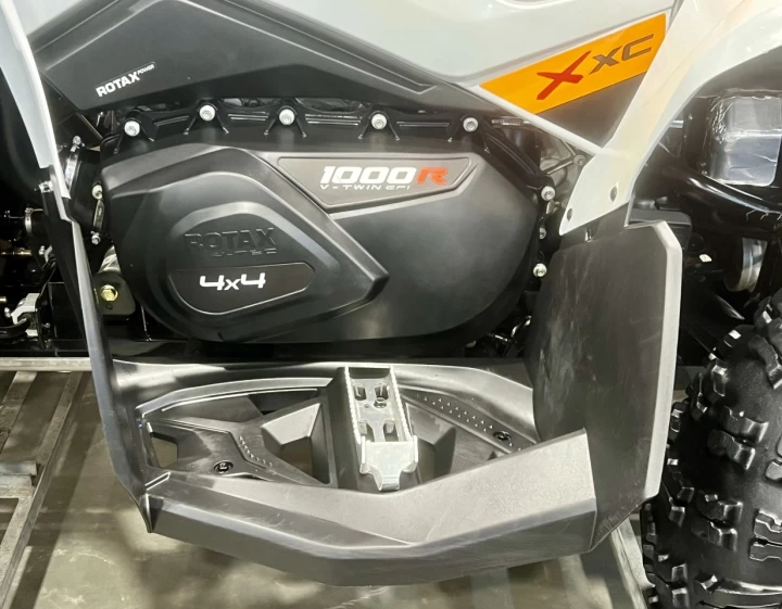 2025 BRP CAN-AM RENEGADE X-XC 1000R EFI + 4X4 + DPS + SEULEMENT 1083 KM + RARE & A1 