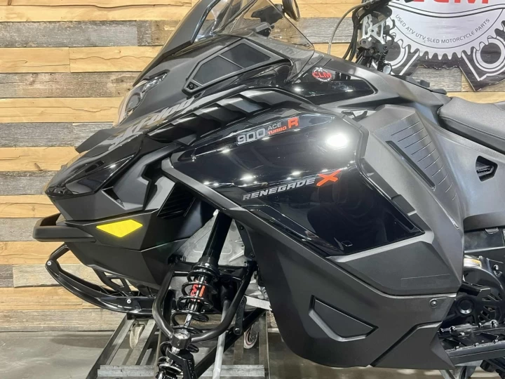 2024 BRP SKI-DOO RENEGADE X 900 ACE TURBO ''R" 180 HP 137'' + REV GEN5 + 13486 KM + CONDITION A1 