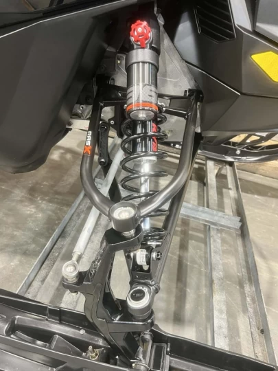 2023 BRP SKI-DOO RENEGADE X 850 E-TEC 137'' + REV GEN5 + SEULEMENT 5718 KM + CONDITION A1 