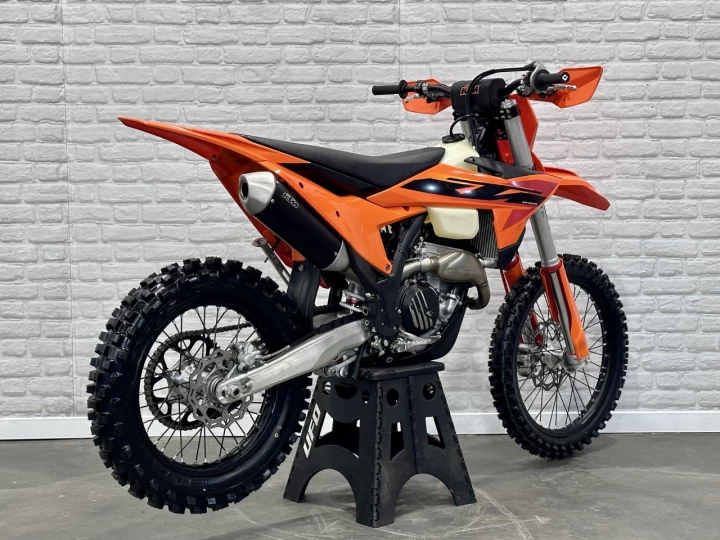 2025 KTM 250 XC-F EFI + 4 TEMPS + SEULEMENT 32 HR + IMPECCABLE & COMME NEUF A1 