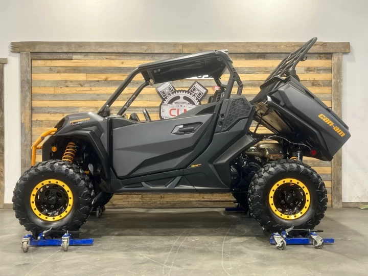 2025 BRP CAN-AM COMMANDER XT-P 1000R EFI + 4WD + DPS + FOX + SEULEMENT 1049 KM + RARE & IMPECCABLE A1 