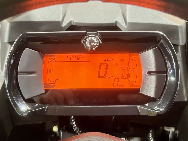 2025 BRP CAN-AM COMMANDER 700 EFI + 4X4 + DPS + MAGS & PNEUS NEUFS + SEULEMENT 2759 KM + RARE & CONDITION A1 