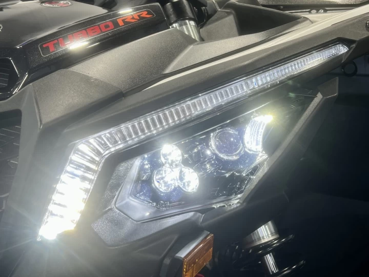 2024 BRP CAN-AM MAVERICK X3 X-RC TURBO ''RR'' 200 H.P + DPS + 4WD + 64'' + FOX + SEULEMENT 3784 KM + RARE & A1 