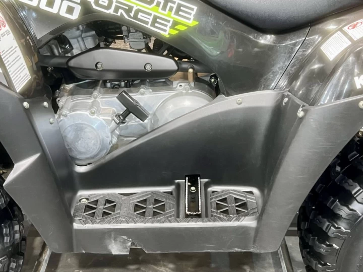 2022 KAWASAKI BRUTE FORCE 300 / KVF 300 / RWD / SEULEMENT 1467 KM + BINE ÉQUIPÉE 