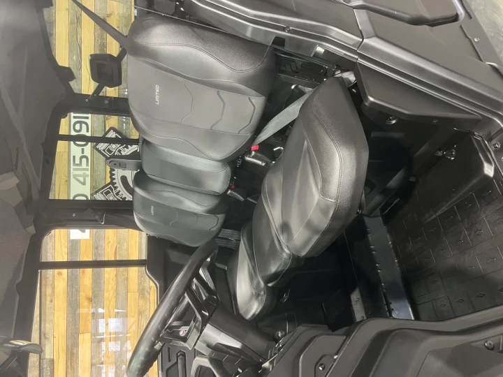 2025 BRP CAN-AM DEFENDER MAX CREW HD-10 LIMITED + 4X4 + DPS + HVAC + AUDIO + 5200 KM + GARANTIE + RARE & A1 