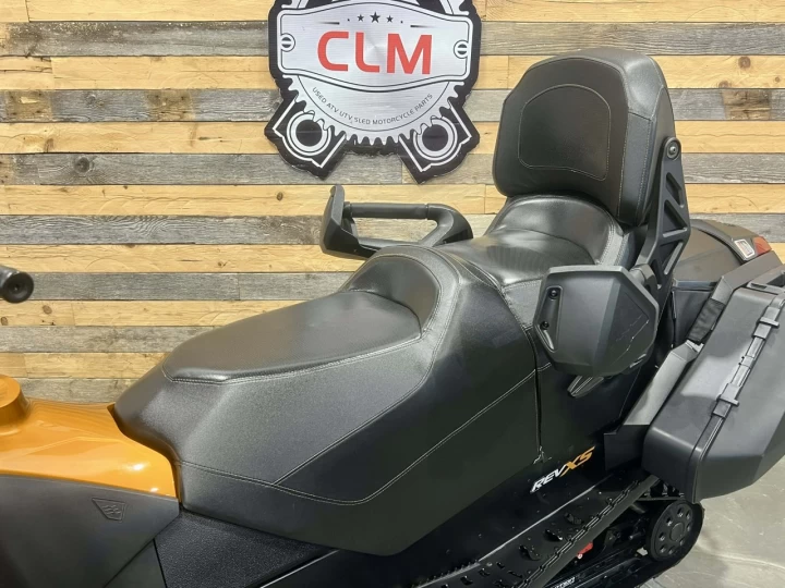 2018 BRP SKI-DOO GRAND TOURING S.E 1200 EFI 4-TEC 137'' + SUSPENSION A AIR + SEULEMENT 6935 KM + RARE & A1 