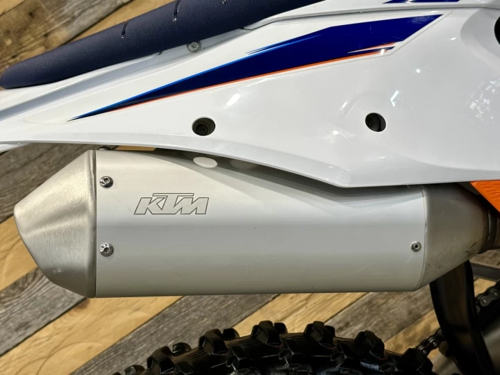 2022 KTM 350 XC-F EFI + 4 TEMPS + SEULEMENT 22 HR + BEAUCOUP D'OPTIONS $$$ INCLUSES + A1 