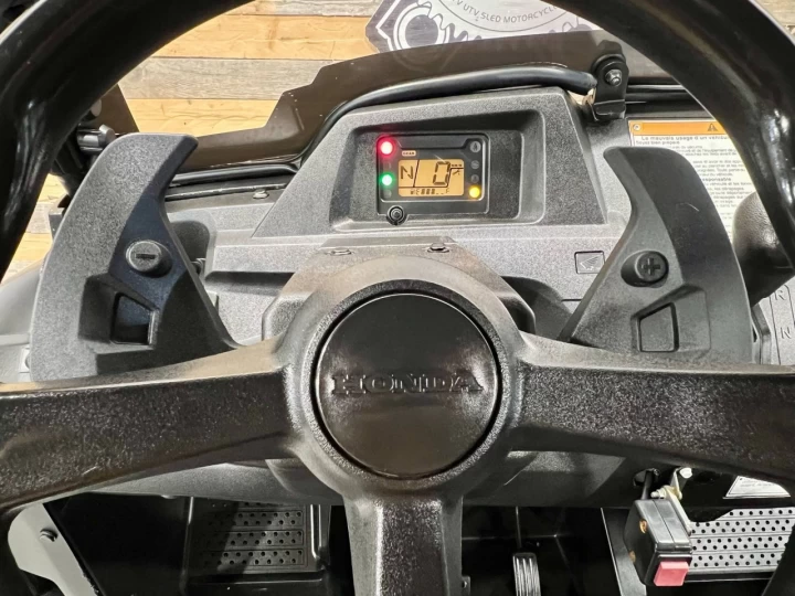 2017 HONDA PIONEER 700 DELUXE EFI + EPS + 4X4 + MAGS + TREUIL + TOUT NOIR 