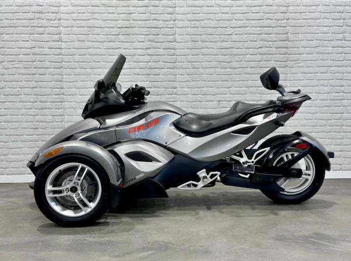 2011 BRP CAN-AM SPYDER RS - ROADSTER SE-5 (SEMI-AUTOMATIQUE) SEULEMENT 29289 KM + RARE & IMPECCABLE A1 
