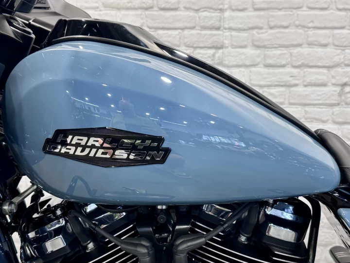 2024 HARLEY DAVIDSON FLTRX ROAD GLIDE 117 c.i = 1923 cc EFI + SEULEMENT 4492 KM + ECRAN 12'' + GARANTIE 2029 + RARE & A1 