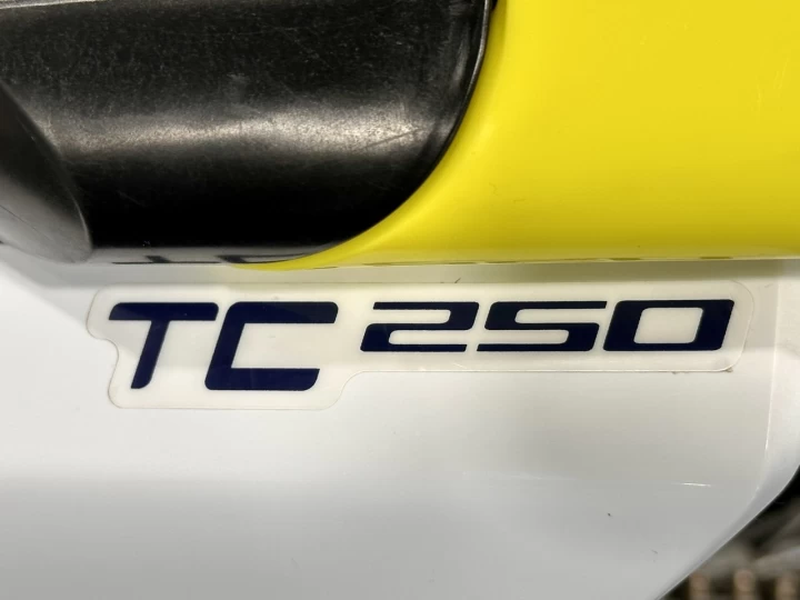 2024 HUSQVARNA TC 250 EFI + 2 TEMPS + MX - MOTOCROSS + SEULEMENT 9. 6 HR + RARE & A1 