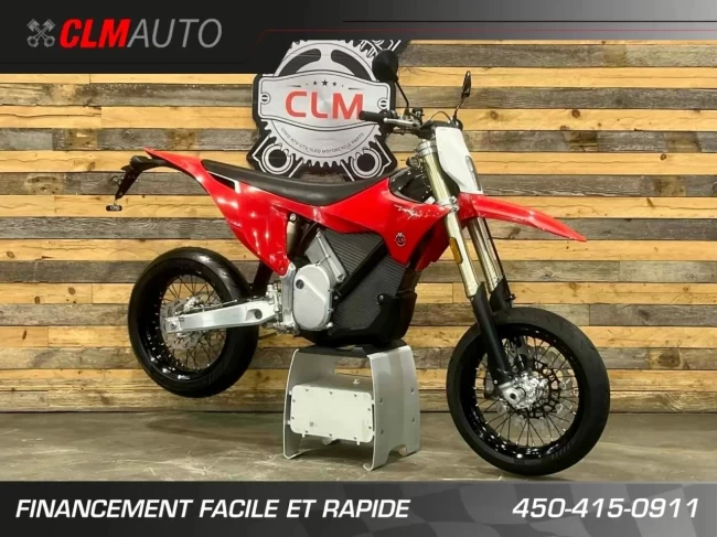 STARK FUTURE VARG SM - SUPERMOTO 100% VE - ELECTRIQUE LEGALE SUR LA ROUTE+ 60 H.P @ 80 H.P + GARANTIE 2 ANS - 2026