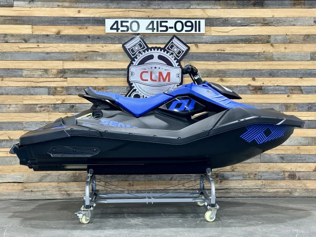 BRP SEA-DOO SPARK TRIXX 2UP +IBR + VTS + 48 HR SEULEMENT + RARE & A1  2023
