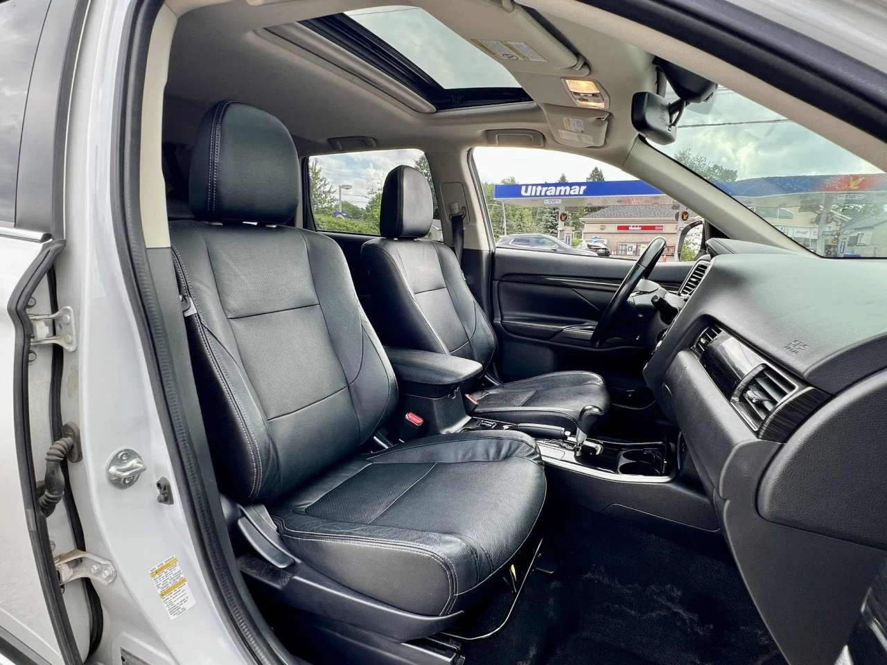 2017 MITSUBISHI OUTLANDER E.S AWD/4X4 + 7 PASSAGERS + CUIR + TOUTE ÉQUIPÉE + A1  Image principale