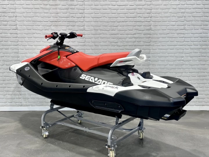 2024 BRP SEA-DOO SPARK TRIXX 3UP + IBR + VTS + SEULEMENT 31 HR + RARE & A1 