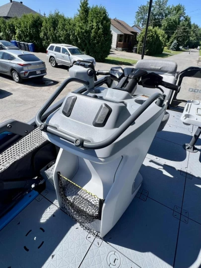 2023 BRP SEA-DOO SWITCH COMPACT 13' ROTAX 170 HP + IBR + VTS + GPS + TOIT + REMORQUE DLX + SEULEMENT 89 HR + RARE & CONDITION A1 