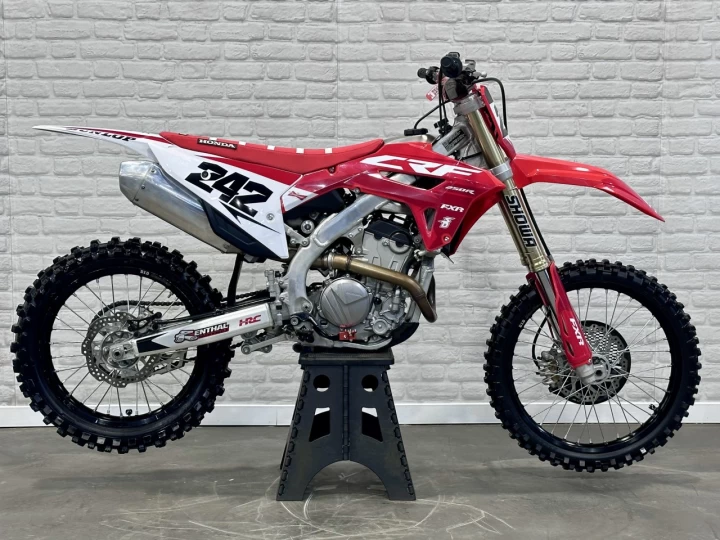2024 HONDA CRF 250R PGM-FI + 4 TEMPS + SEULEMENT 52.5 HEURES + RARE & A1 