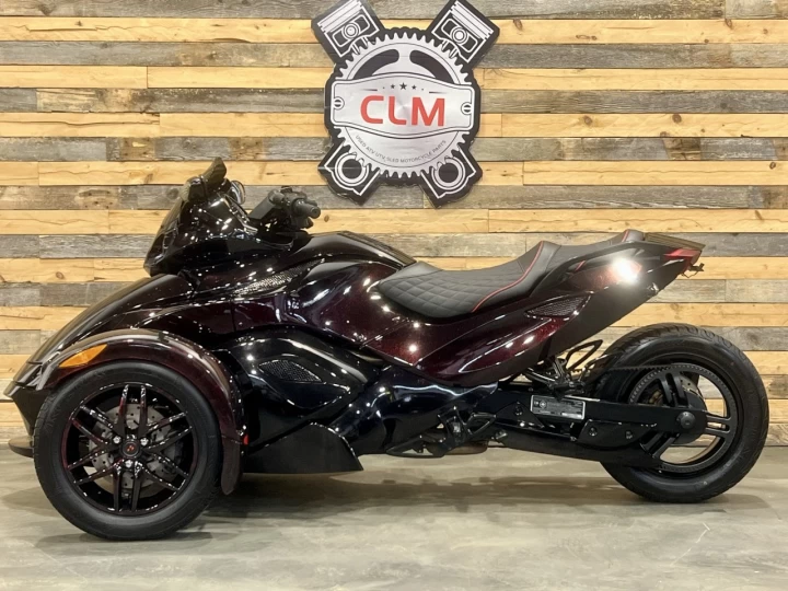 2011 BRP CAN-AM SPYDER RS-S SE-5 (SEMI-AUTOMATIQUE) BAS KM 27853 KM + COLEUR & LOOK UNIQUE + A1 