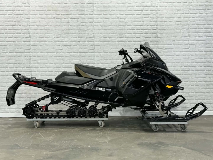 2026 BRP SKI-DOO RENEGADE ADRENALINE ENDURO PKG 900 ACE TURBO 137'' + ECRAN 10'' + GPS + REV GEN5 + RARE & A1 