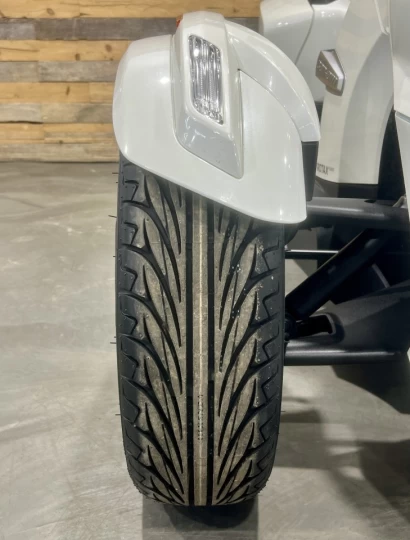 2017 BRP CAN-AM SPYDER RT-S SE-6 (SEMI-AUTOMATIQUE) ROTAX 1330 cc EFI + SEULEMENT 25499 KM + RARE & A1 