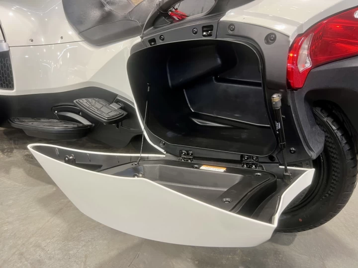 2017 BRP CAN-AM SPYDER RT-S SE-6 (SEMI-AUTOMATIQUE) ROTAX 1330 cc EFI + SEULEMENT 25499 KM + RARE & A1 