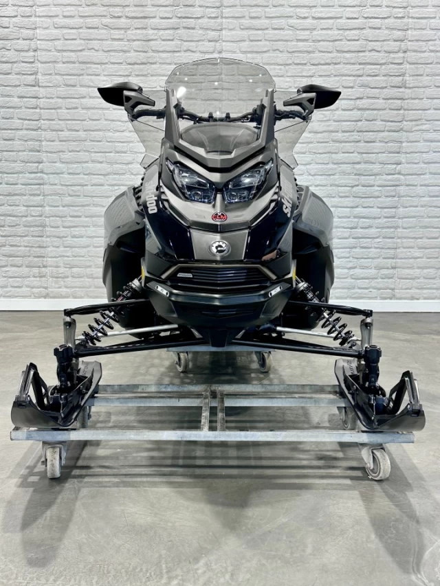 BRP SKI-DOO RENEGADE ADRENALINE AVEC ENSEMBLE ENDURO 900 ACE EFI I.T.C 137'' AIR RIDE + ECRAN 10'' + GPS + 4183 KM + REV GEN5 + RARE & A1  2026