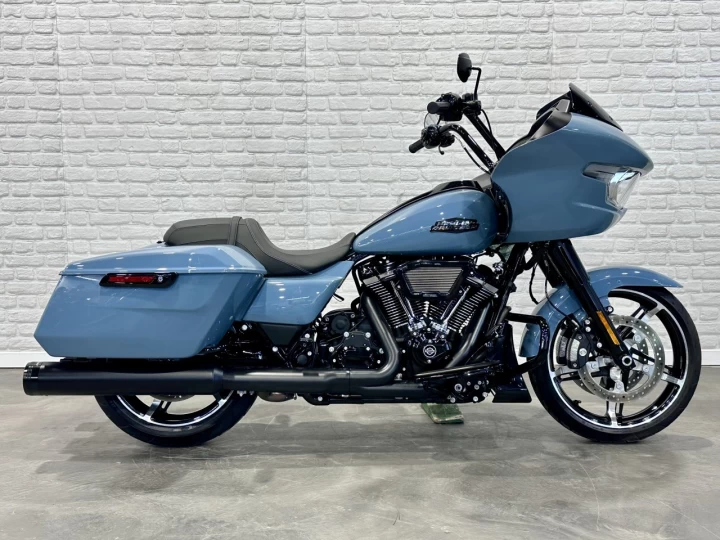 2024 HARLEY DAVIDSON FLTRX ROAD GLIDE 117 c.i = 1923 cc EFI + SEULEMENT 4492 KM + ECRAN 12'' + GARANTIE 2029 + RARE & A1 