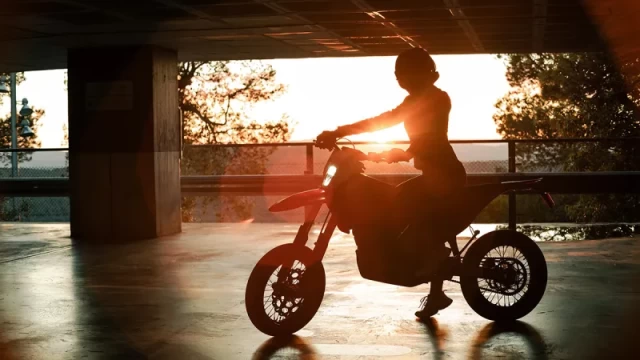 STARK FUTURE VARG SM - SUPERMOTARD + LEGALE SUR LA ROUTE + 60 HP @ 80 HP + 2 ANS DE GARANTIE + QUANTITÉ LIMITÉE  2026