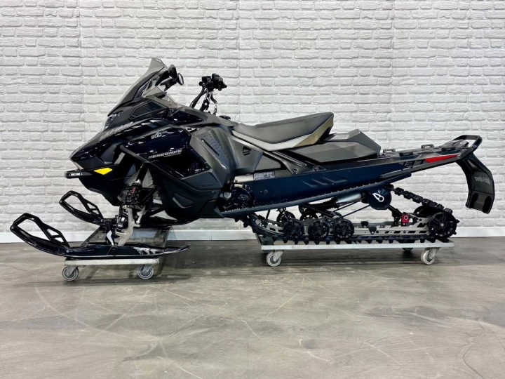 2026 BRP SKI-DOO RENEGADE ENDURO 900 ACE EFI 137'' + ECRAN 10'' + SUSPENSION A AIR + BAS KM + RARE & A1 