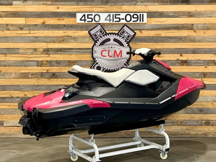2015 BRP SEA-DOO SPARK 2UP 900 ACE EFI + SEULEMENT 65 HR + COULEUR RARE & CONDITION A1 
