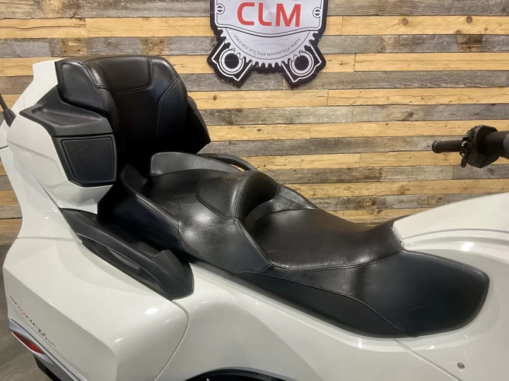 2017 BRP CAN-AM SPYDER RT-S SE-6 (SEMI-AUTOMATIQUE) ROTAX 1330 cc EFI + SEULEMENT 25499 KM + RARE & A1 