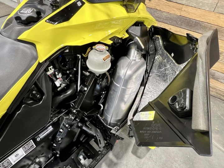 2022 BRP SKI-DOO RENEGADE X-RS 850 E-TEC 137'' + REV GEN4 + MODELE & COULEUR RARE + A1 