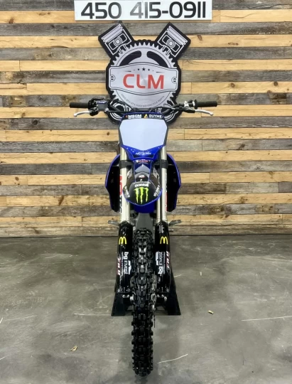 2024 YAMAHA YZ 450F EFI + 4 TEMPS + SEULEMENT 25 HR + LOOK UNIQUE & CONDITION A1 
