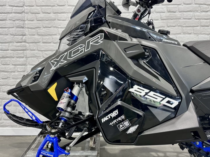 2024 POLARIS INDY XCR 850 MATRYX 136'' + GPS 7'' + SEULEMENT 1740 KM + GARANTIE + RARE & A1 